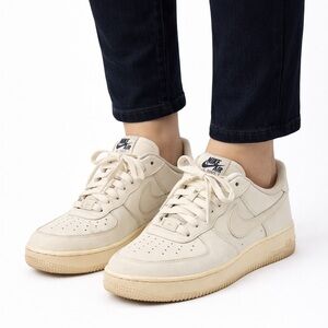 Size 8.5 Nike Women’s Air Force 1 ’07 Low Sail Beige Leather Sneaker Casual Shoe